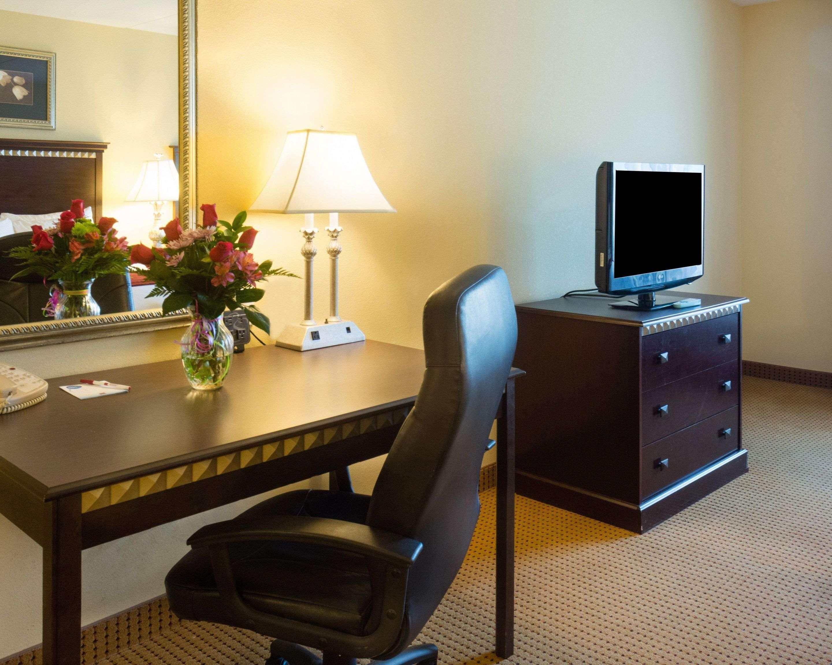 Comfort Suites Fredericksburg North Exteriör bild